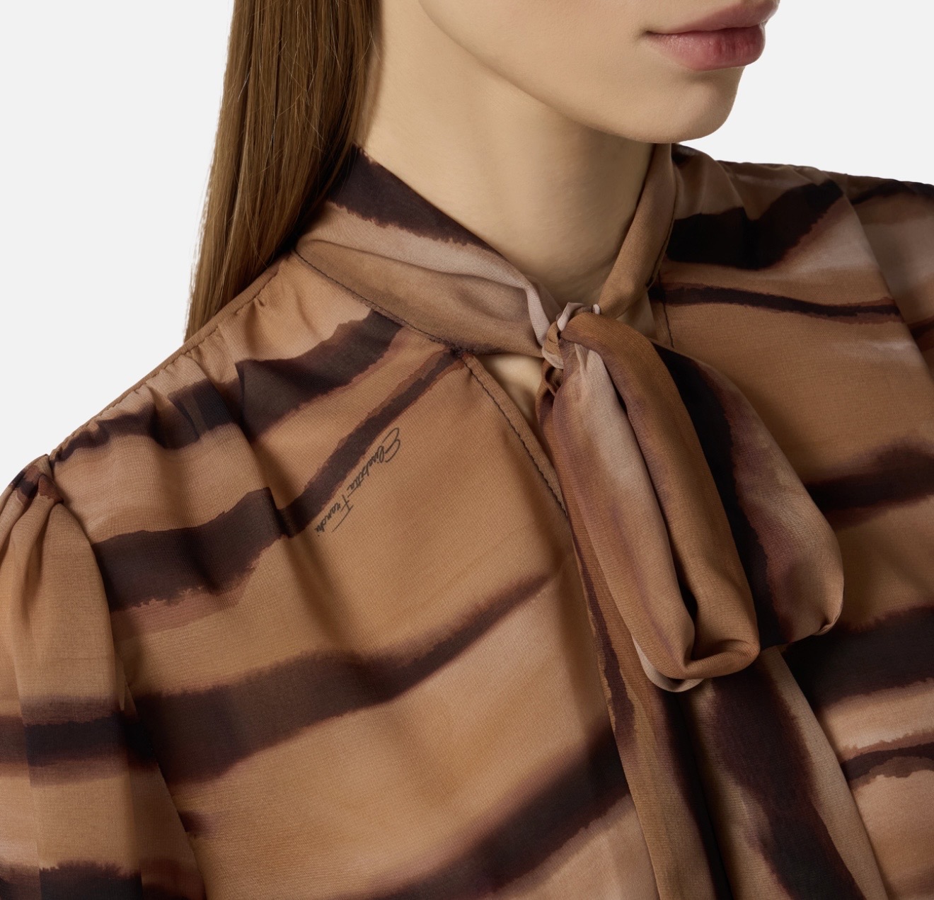 Blusa in chiffon con stampa tigre - immagine 3